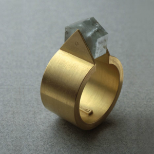 Anillo_hueco_oro_750_aguamarina_movil