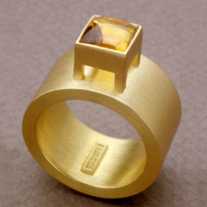 Anillo hueco oro 750 citrino