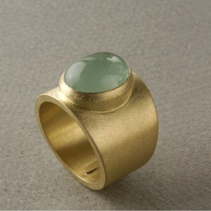 Anillo oro aguamarina cabujón