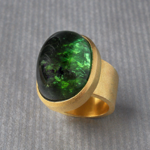 Anillo oro con turmalina verde