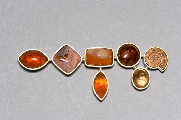Broche oro 750 amonite opalos de fuego cuarzo dendrita